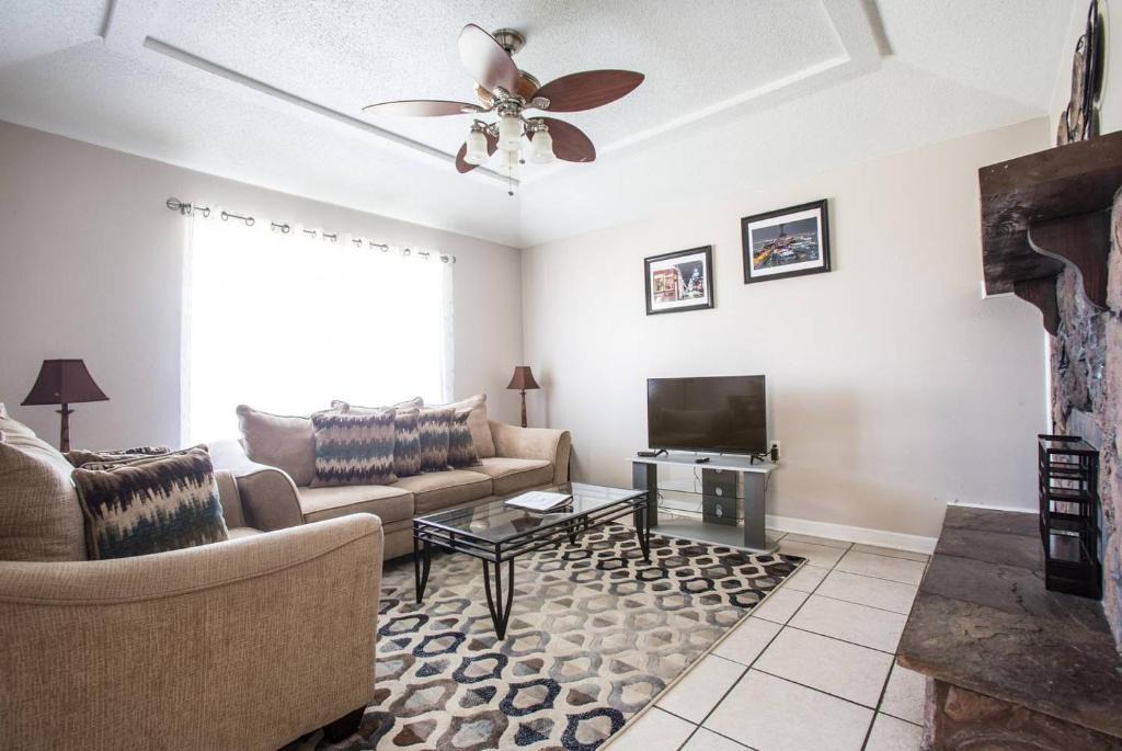 Fillmore House | SPACIOUS 4 BED/3 BATH HOME NEAR CITY PARK !!!!
