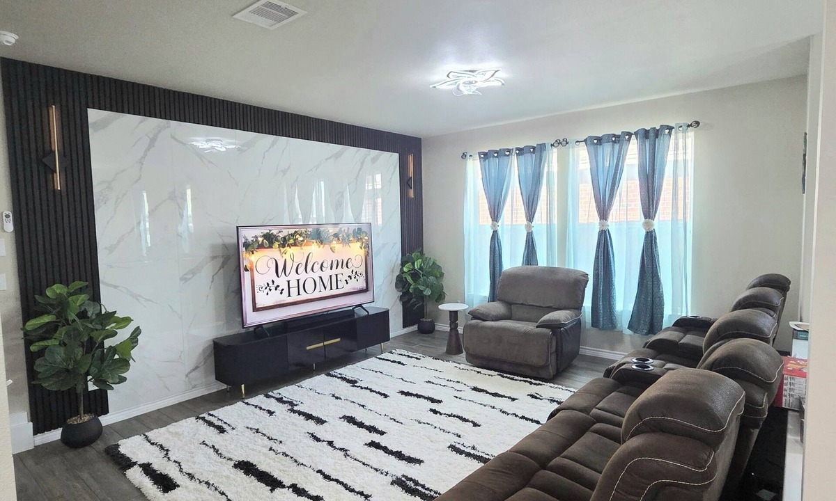 San Patricio County House | Spacious 4-bedroom house in wonderful Portland with AC
