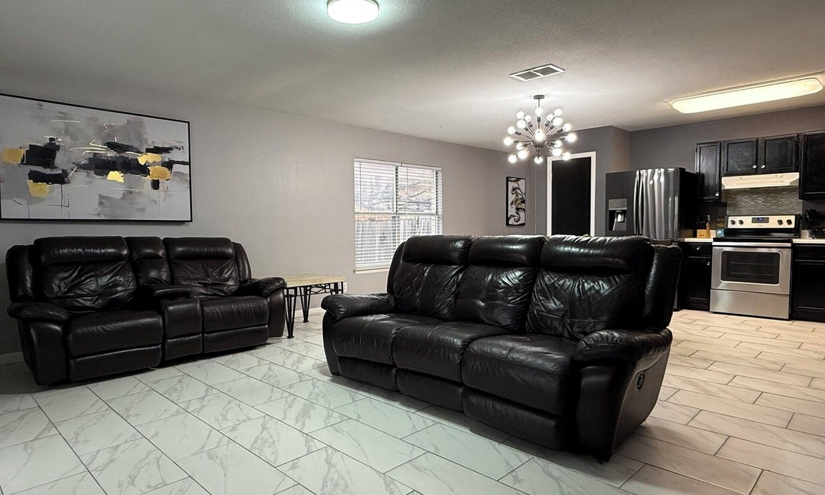 Wetmore House | Spacious 4BR Longwood Home Near Bulverde, 1604 & 281 with 2 Baths