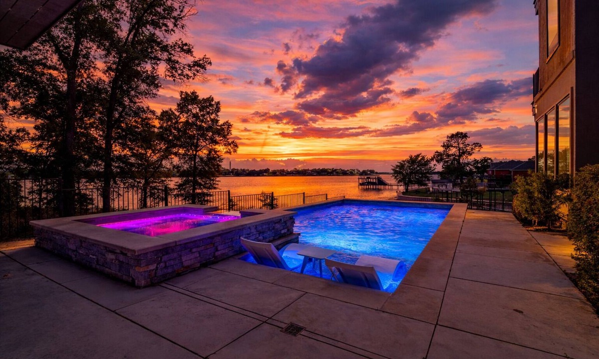 Caney City House | Spacious 5-bedroom house on Cedar Creek Lake with Pool, Spa, & Boat Dock