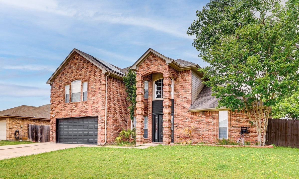 Burleson Villa | Spacious 5-Bedroom Luxury Villa in Burleson, TX – Private Pool Sleeps 18