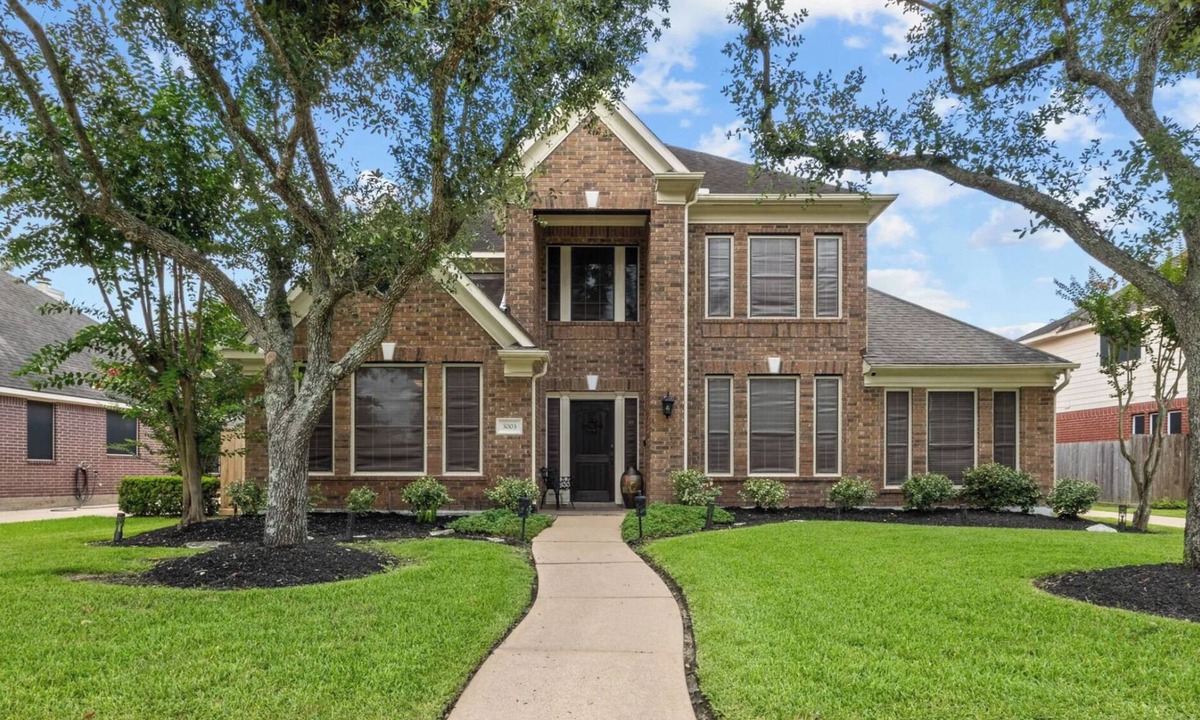 Pearland House | Spacious 7BR Family Home in Pearland! 3 Masters-1 ADA, 1 Upstairs, Near Houston