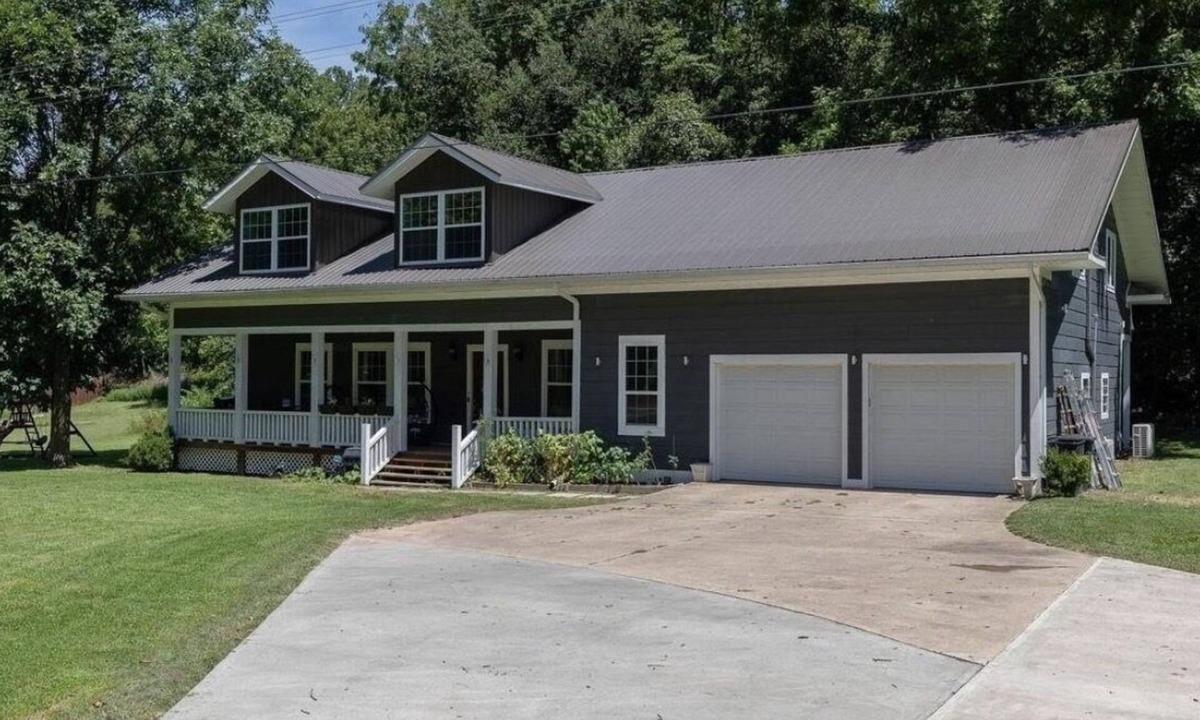 Springdale Other | Spacious home in quaint & quiet area. Lots of natural space & centrally located!