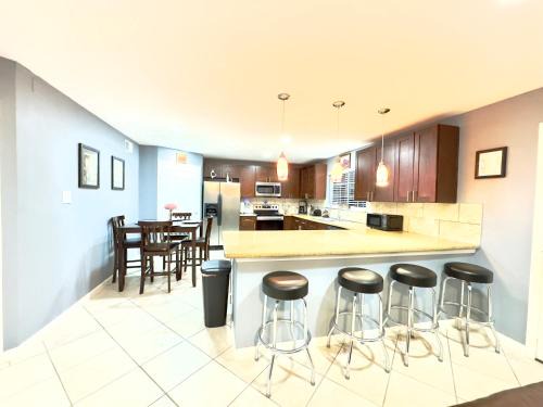 Clodine House | Spacious Home Sleeps 12 Ideal for Groups