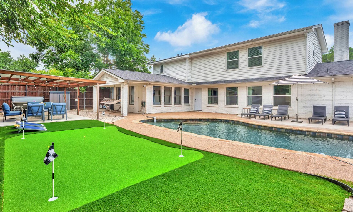 North Richland Hills House | Spacious Home with Heated Pool & HotTub by Stockyards DFW