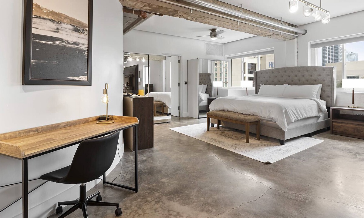 Downtown Austin Apartment | Spacious Loft on 5th St