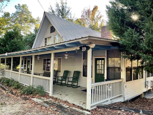 Zwolle House | Spacious Luxury Retreat with Fire Pit & Resort Amenities Near Zwolle, Louisiana