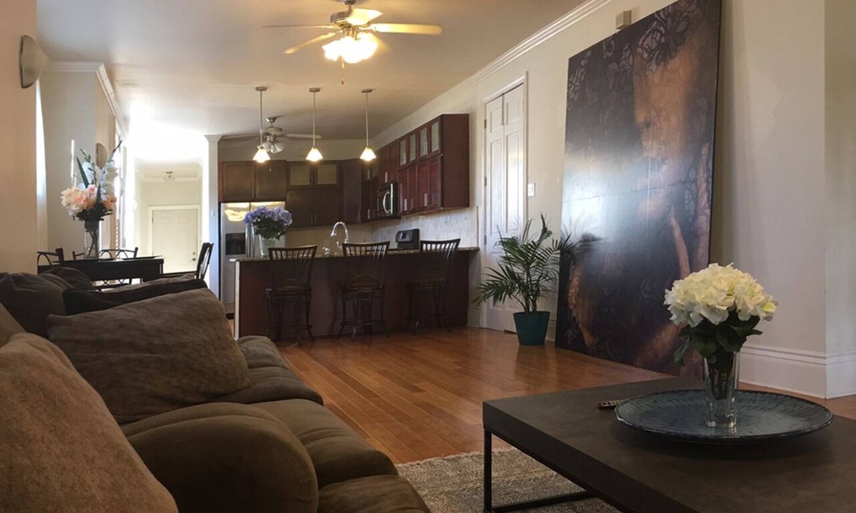 Broadmoor Apartment | Spacious Napoleon Avenue Mardi Gras Apartment