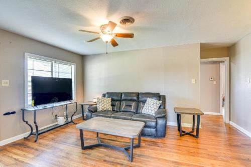 Orange House | Spacious Orange Rental ~ 3 Mi to Museums & Garden!