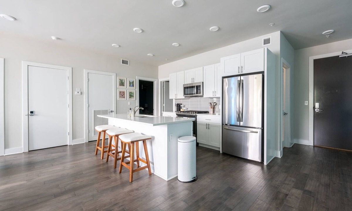 New Orleans Condo | Spacious, Reserved Parking, Pool