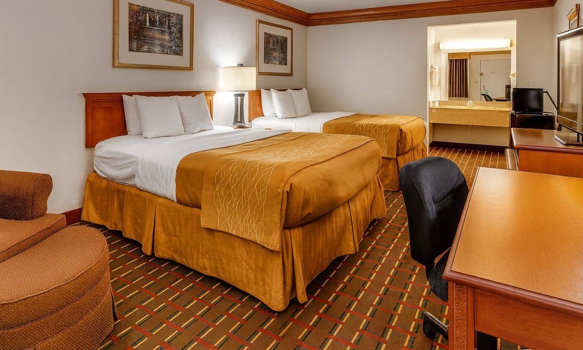 Decatur Hotel | Spacious Two Queen Non-Smoking Quarters, Scottish Inns - Near Decatur Square