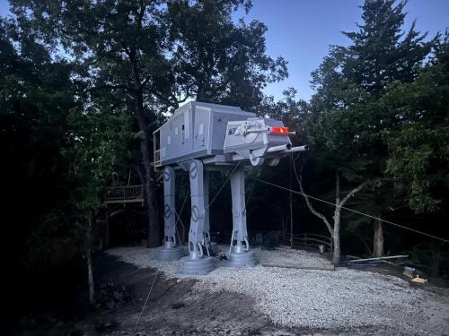 Rosston House | Spectacular Treehouse with Speeder Bike & Creek Views near Forestburg, Texas
