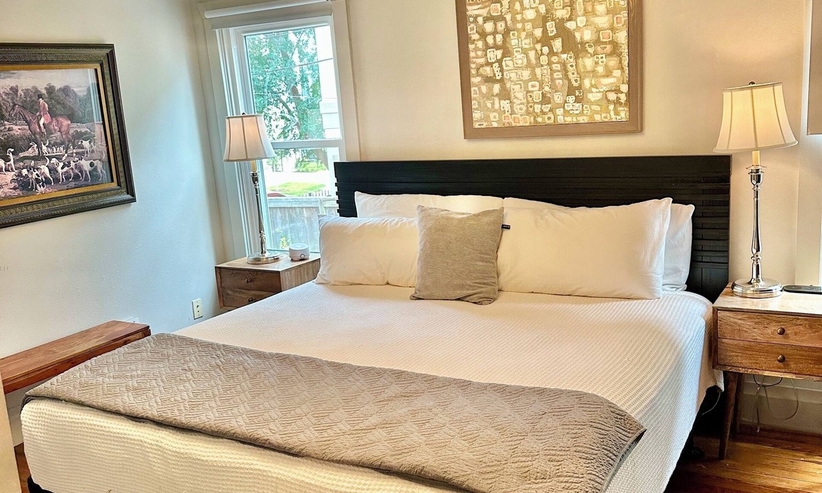 Washington Ave./ Memorial Park House | Spring Special 2026! COMFY URBAN RETREAT, PET FRIENDLY! 30+ nt min✨🌙