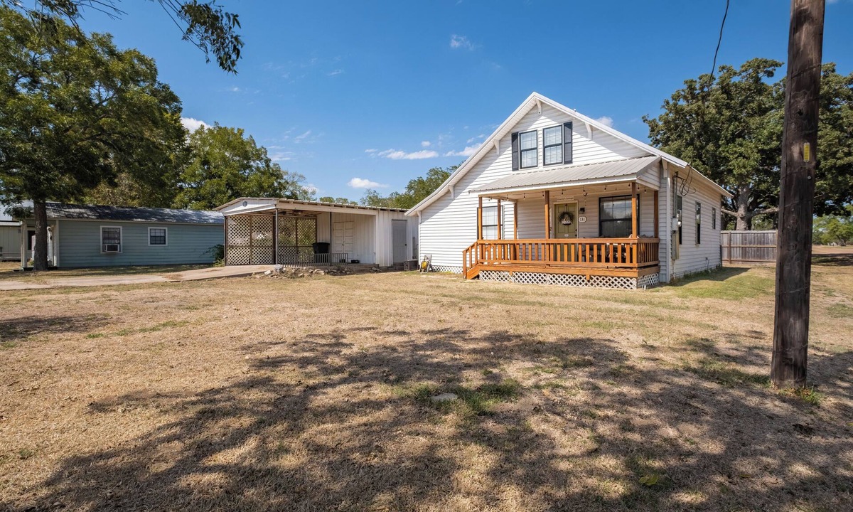 Carmine Cottage | Stay Eat Shop & Antiques. 10 min to Roundtop 5 min to La Bahia & local Wineries.