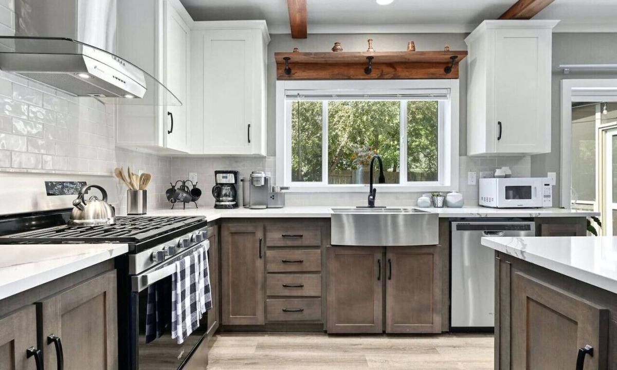 Austin House | `Sterling Serenity` Pet Friendly! FirePit! Lake Austin Access!