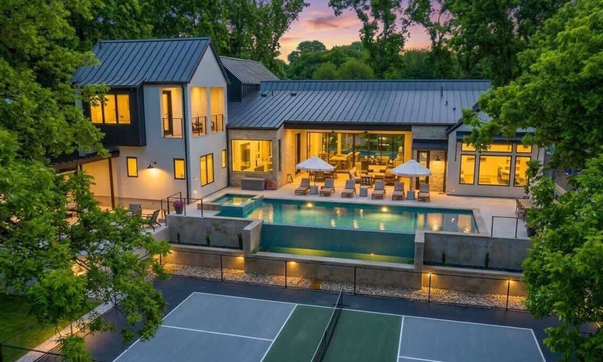 Burnet House | Stillwater Estate with Pickleball, Outdoor Theatre