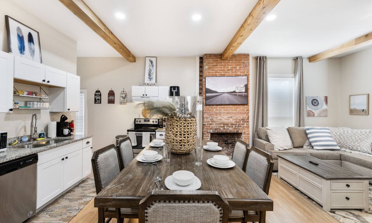 Fort Worth Cottage | Stockyards- 4min Pet Friendly 3BR Luxe Gem