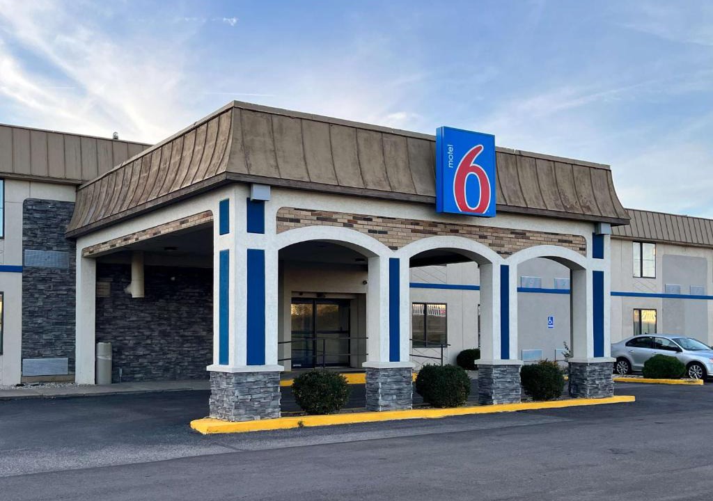 Springfield Hotel | Studio 6 Suites Springfield, OH