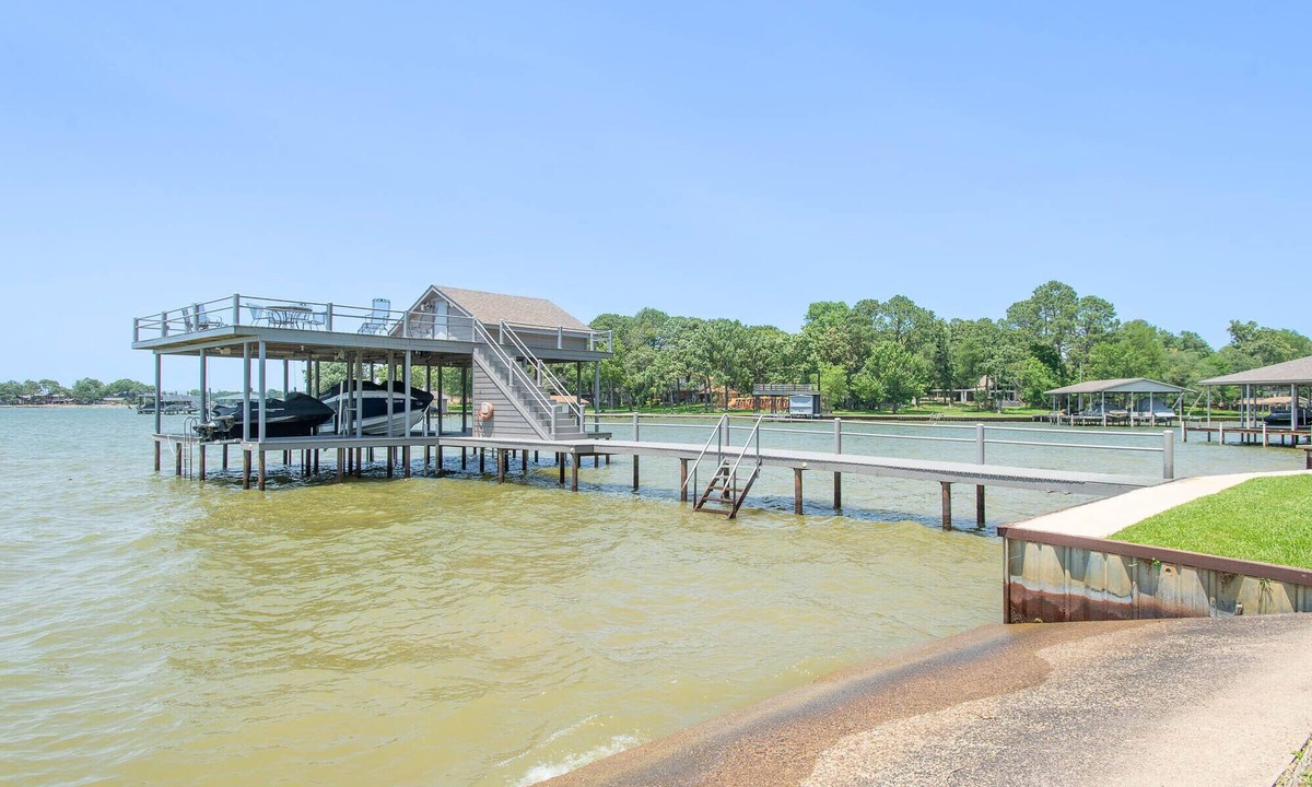 Enchanted Oaks House | Stunning Five Bedroom Escape - Great Water!