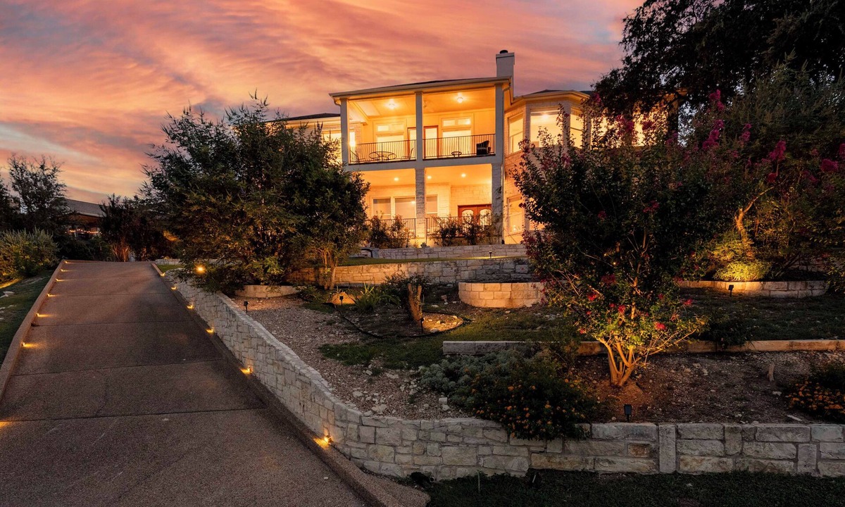 Travis Landing Villa | Stunning L. Travis Sunrise Lake House Large 4B w/Views, Hot tub, theater & Gym