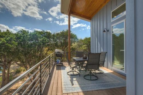 Point Venture House | Stunning Lake Home with Pool-Beach-Gym-Boat Access