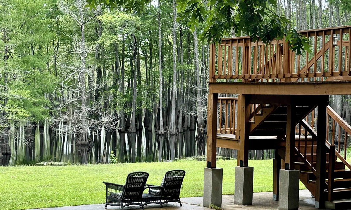 West Monroe House | Stunning Lake Views, Grill, Fire pit, Fish from Backyard, Fully Stocked for you
