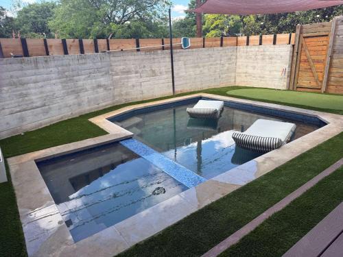 Tarrytown House | Stunning Modern Home w Pool and Hot Tub in DT