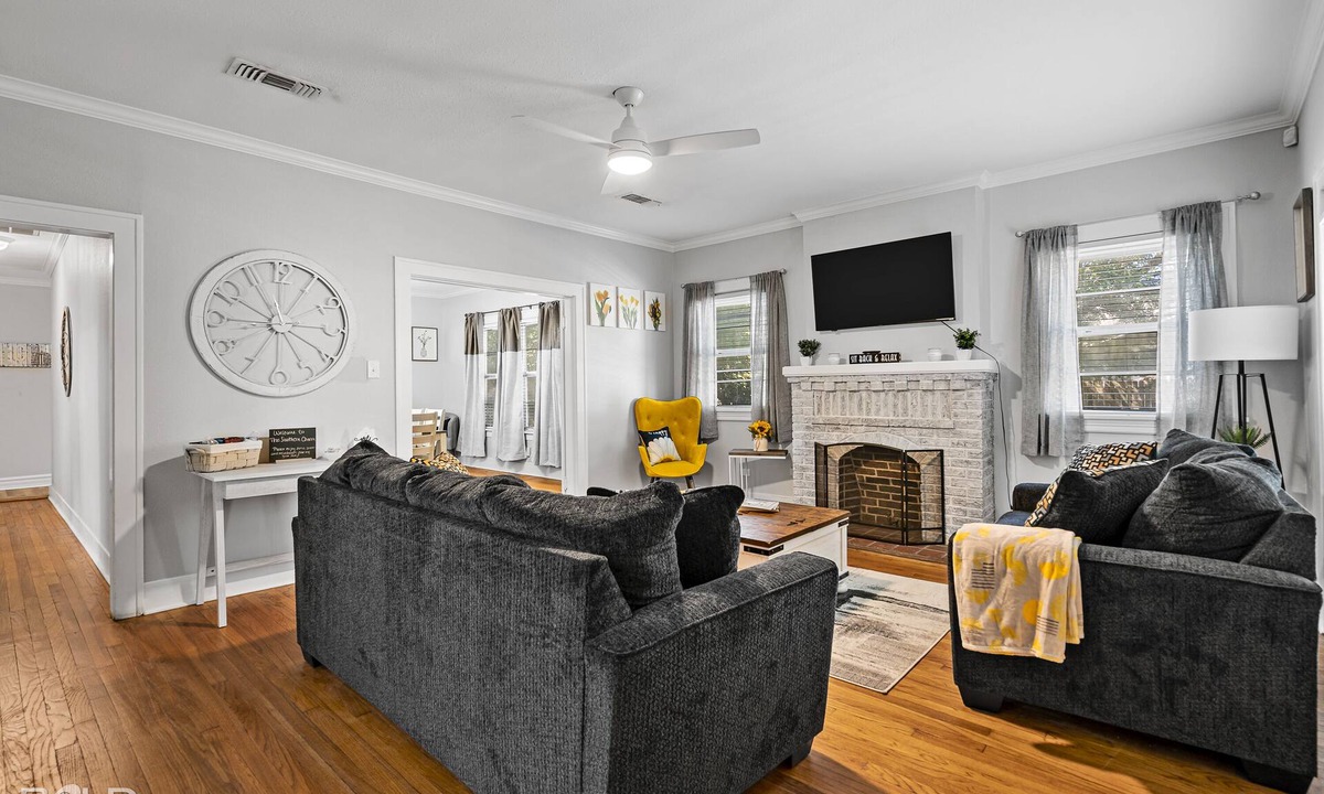 Broadmoor House | Stunning, southern charm home w/king bed