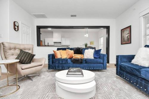 Rosenberg House | Stylish 4 Bedroom home in Richmond Houston Area