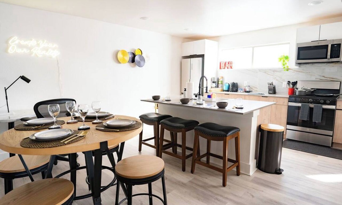 Old East Dallas Apartment | Stylish Downtown Apt - Workspace + Games + Parking