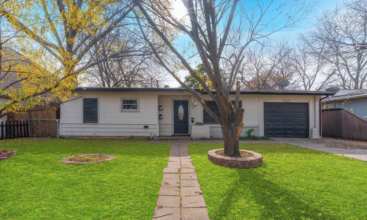 Westworth Village House | Stylish Retreat w/Ping Pong Garage Near Downtown FW