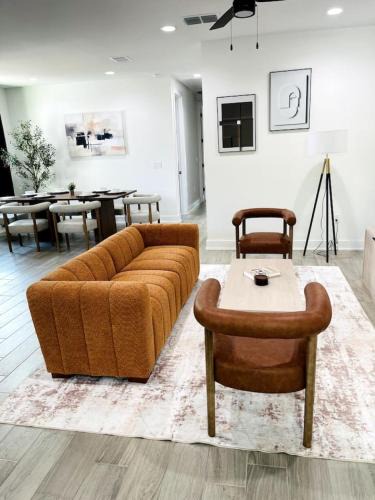 MLK House | Stylish Retreat - Close to Downtown - Open Layout
