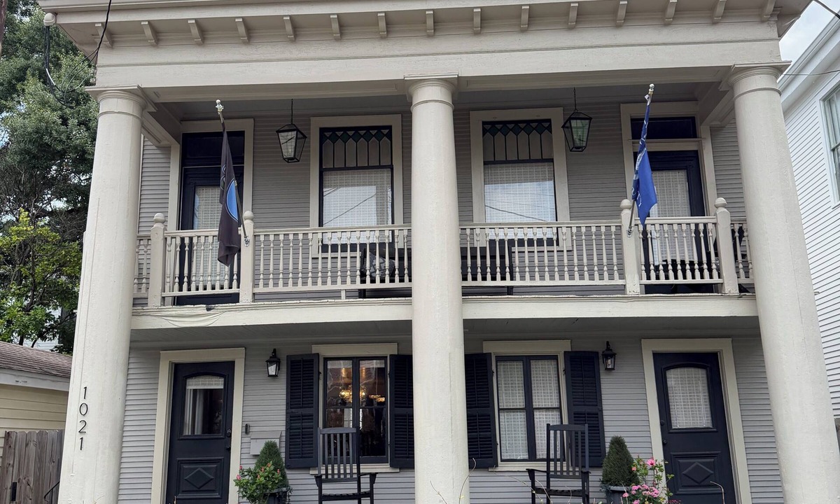 Lower Garden District House | SUMMER BLOCKBUSTER - FULLY FURNISHED SUMMER RENTAL WITH IDEAL LOCATION