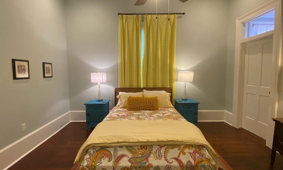 West Riverside House | Summer Rates Reduced! Spacious, Uptown - renovated single story 2 Bed, 2 Bath