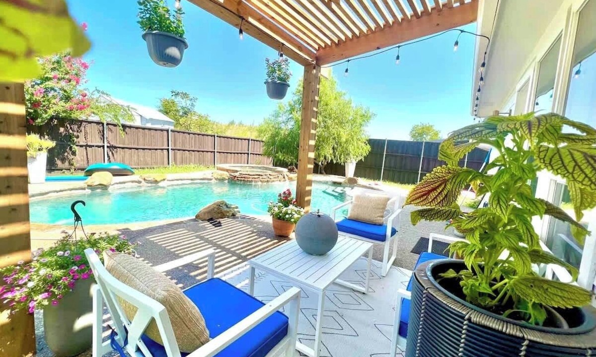 Royse City House | Sunny 4BR w/Backyard Oasis | 15 Min to Lakes