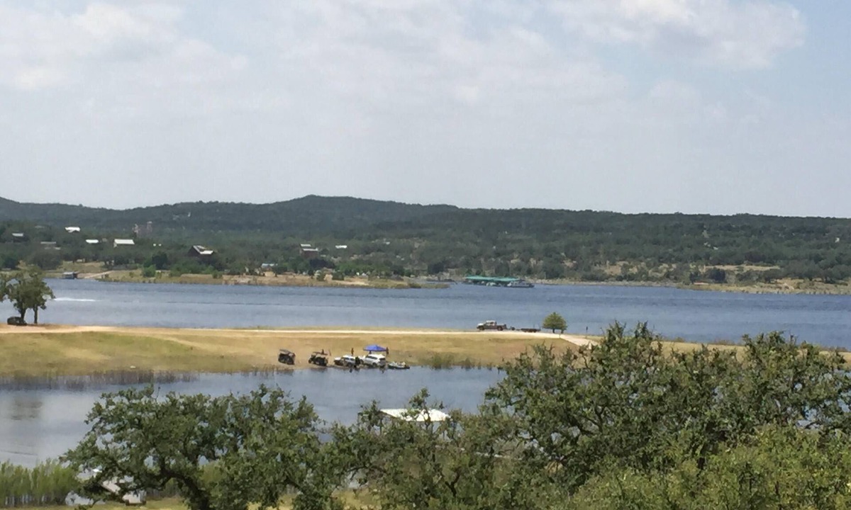 Point Venture House | Sunset Cove Lakehouse 4-bed plus loft Waterfront Closest to the Boat Ramp - Park