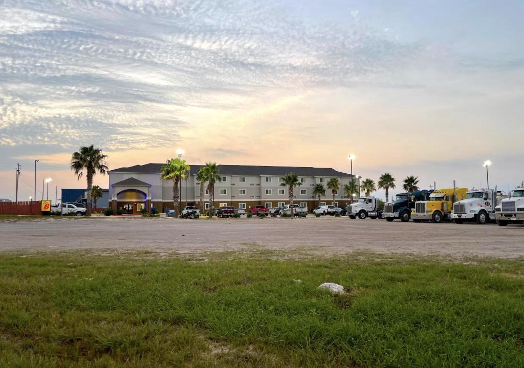 Kenedy Hotel | Super 8 by Wyndham Kenedy