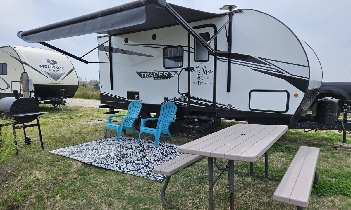 Port Bolivar House | Super Cozy Camper at Hailey's Beach-n-Bay RV Resort #18