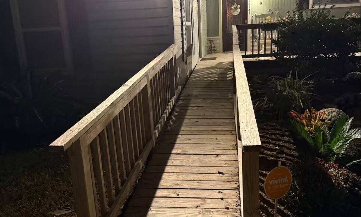 Cleveland House | Sweet Rest 3-bedroom house in Cleveland with AC & Heating