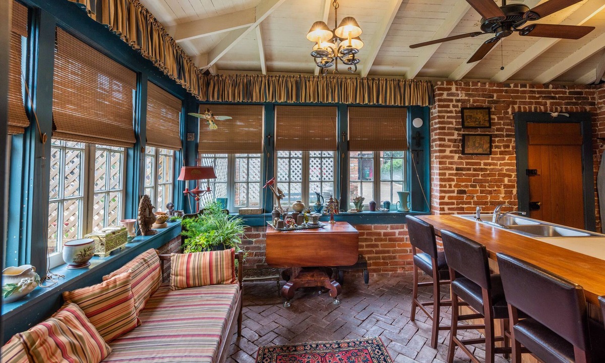 Natchez Cottage | Terrace Carriage House | 1/1, Historic Downtown