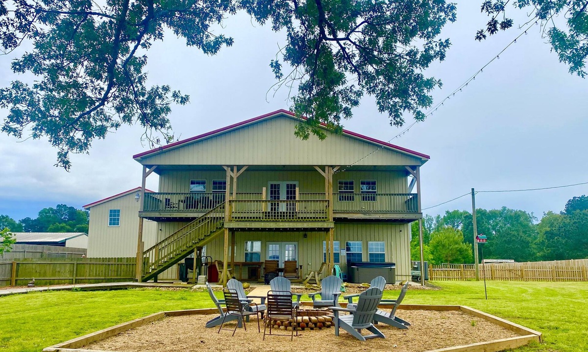 Milam House | Texas Size, Pet Friendly Barndominium with Hot Tub Overlooking Toledo Bend Lake.