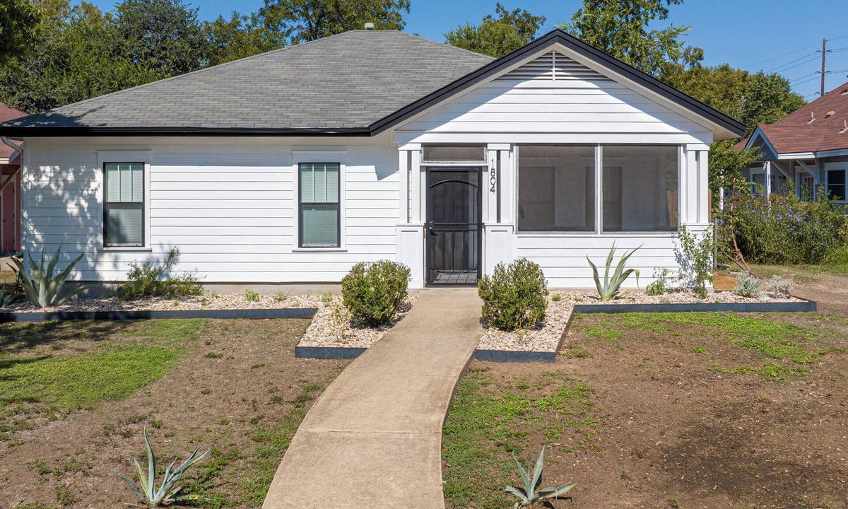 East Cesar Chavez House | The Austin Vibe! Super Walkable Foodies Paradise Close to the Lake & Downtown