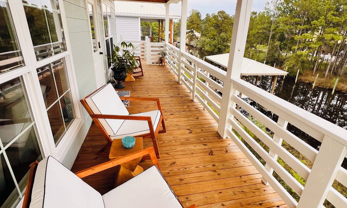 Shoreline Park House | The Bay Stay has boat pier ~ 4 mi. to Beach. Cart into town- Close to Boat ramp