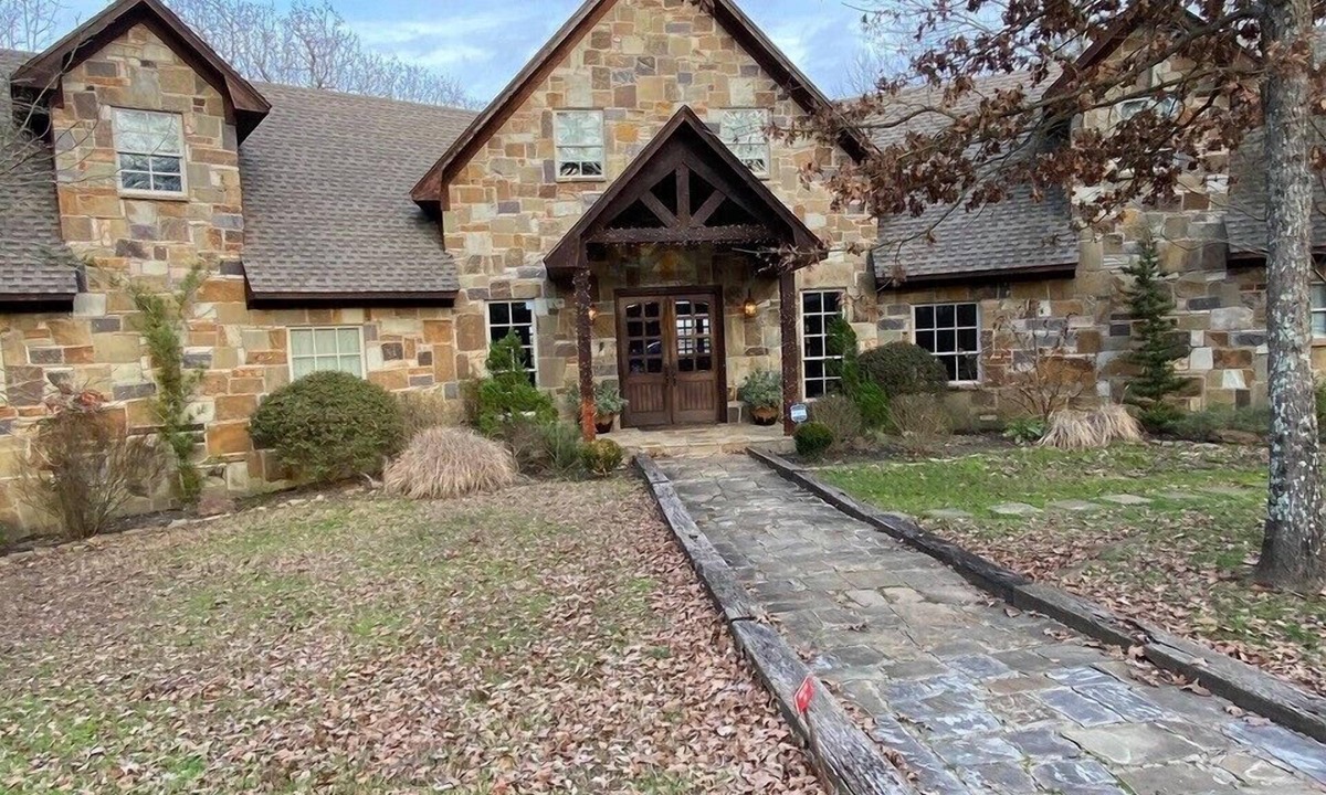 Mount Vernon House | The Big Pasture Lodge - An Elegant Escape in the Woods of East Texas