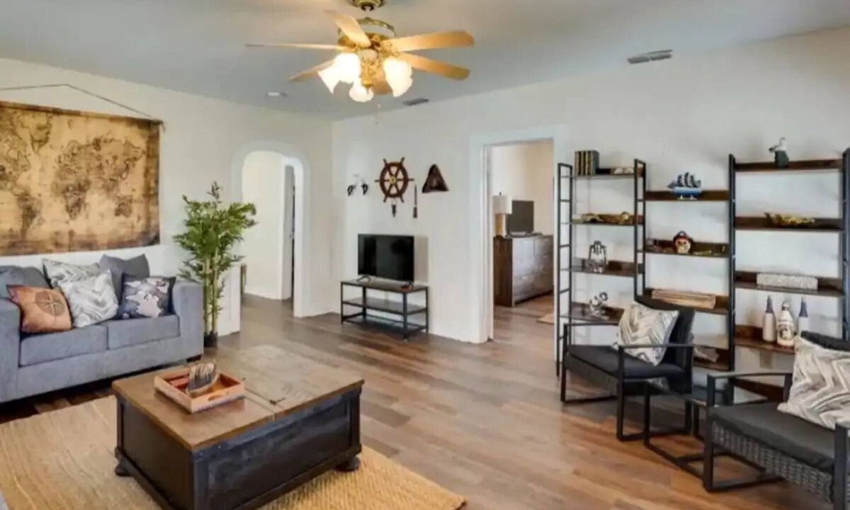 Aransas Pass House | The Blue Pearl Peaceful, central location minutes from everything
