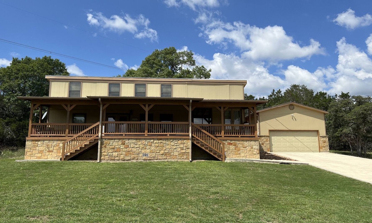 Kerrville House | The Bramble Haus - a beautifully spacious home in the Texas Hill Country!