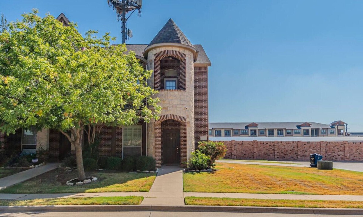 The Colony House | The Castle!by the Lake w/Pool & Balcony Grandscape