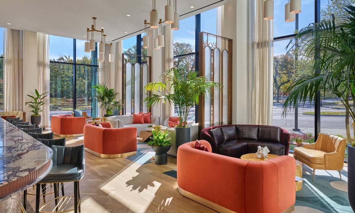 Fort Worth Cultural District Hotel | The Crescent Hotel | Courtyard Suite | Near Botanical Gardens