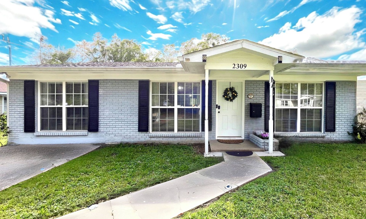 Gulfport House | The Driftwood Bungalow – Relax, Unwind, & Stroll to the Beach