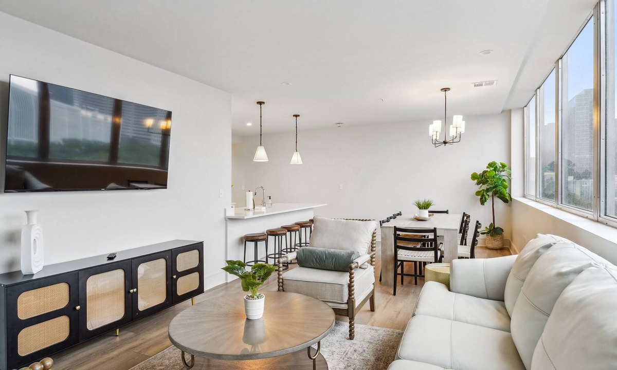 Central Business District Bed & Breakfast | The Eleanor 4BD/4B - All King Bedrooms, City View